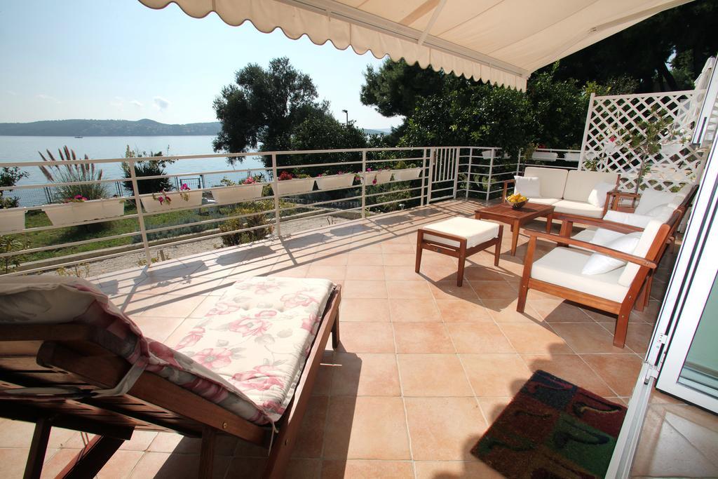 Gem Of The Sea Luxury Beach Apartment With Brand New Heating Infinity Pool Trogir Exterior foto