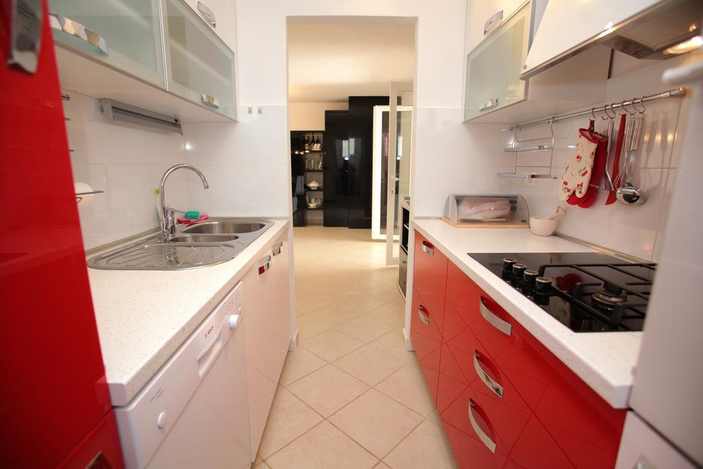 Gem Of The Sea Luxury Beach Apartment With Brand New Heating Infinity Pool Trogir Exterior foto