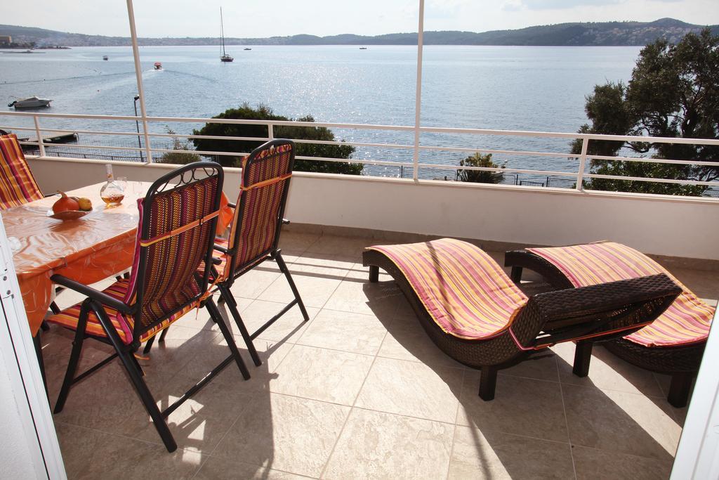 Gem Of The Sea Luxury Beach Apartment With Brand New Heating Infinity Pool Trogir Exterior foto