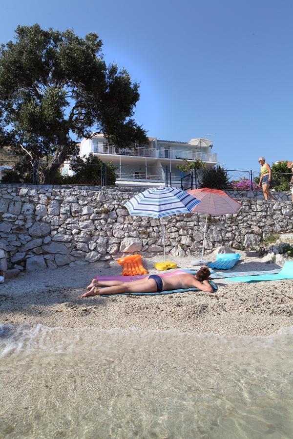 Gem Of The Sea Luxury Beach Apartment With Brand New Heating Infinity Pool Trogir Exterior foto