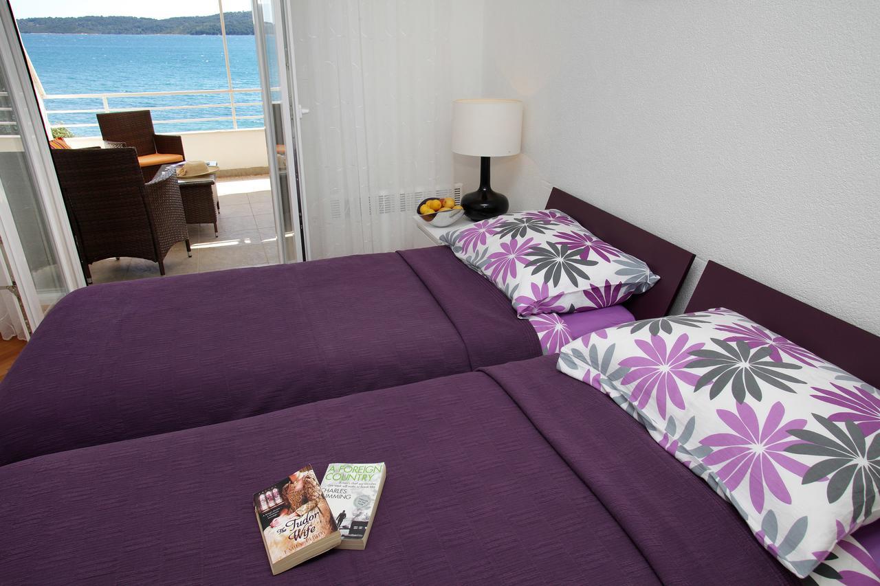 Gem Of The Sea Luxury Beach Apartment With Brand New Heating Infinity Pool Trogir Exterior foto