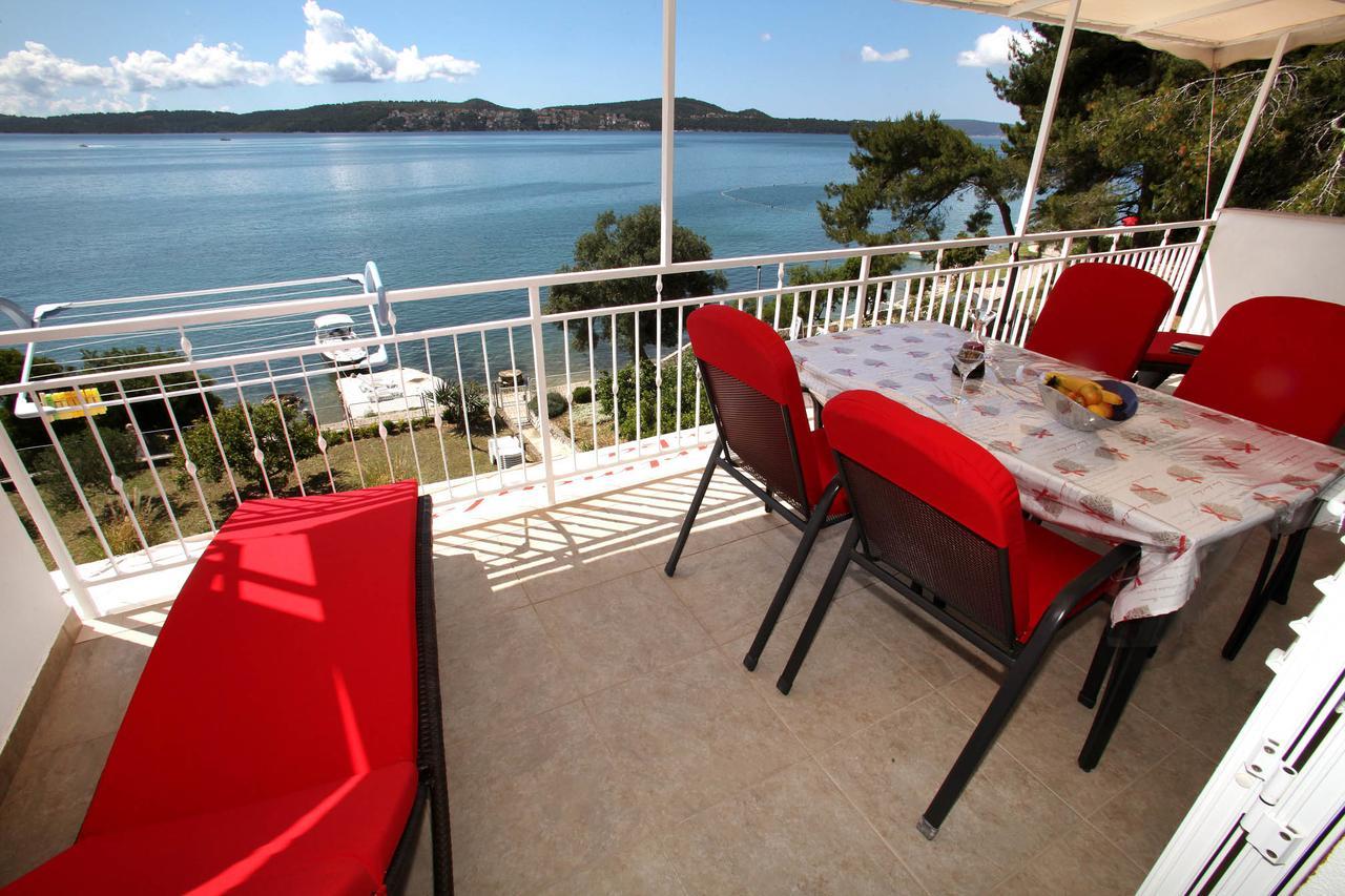 Gem Of The Sea Luxury Beach Apartment With Brand New Heating Infinity Pool Trogir Exterior foto