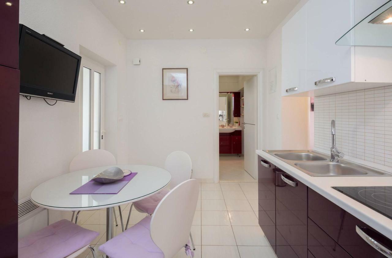 Gem Of The Sea Luxury Beach Apartment With Brand New Heating Infinity Pool Trogir Exterior foto