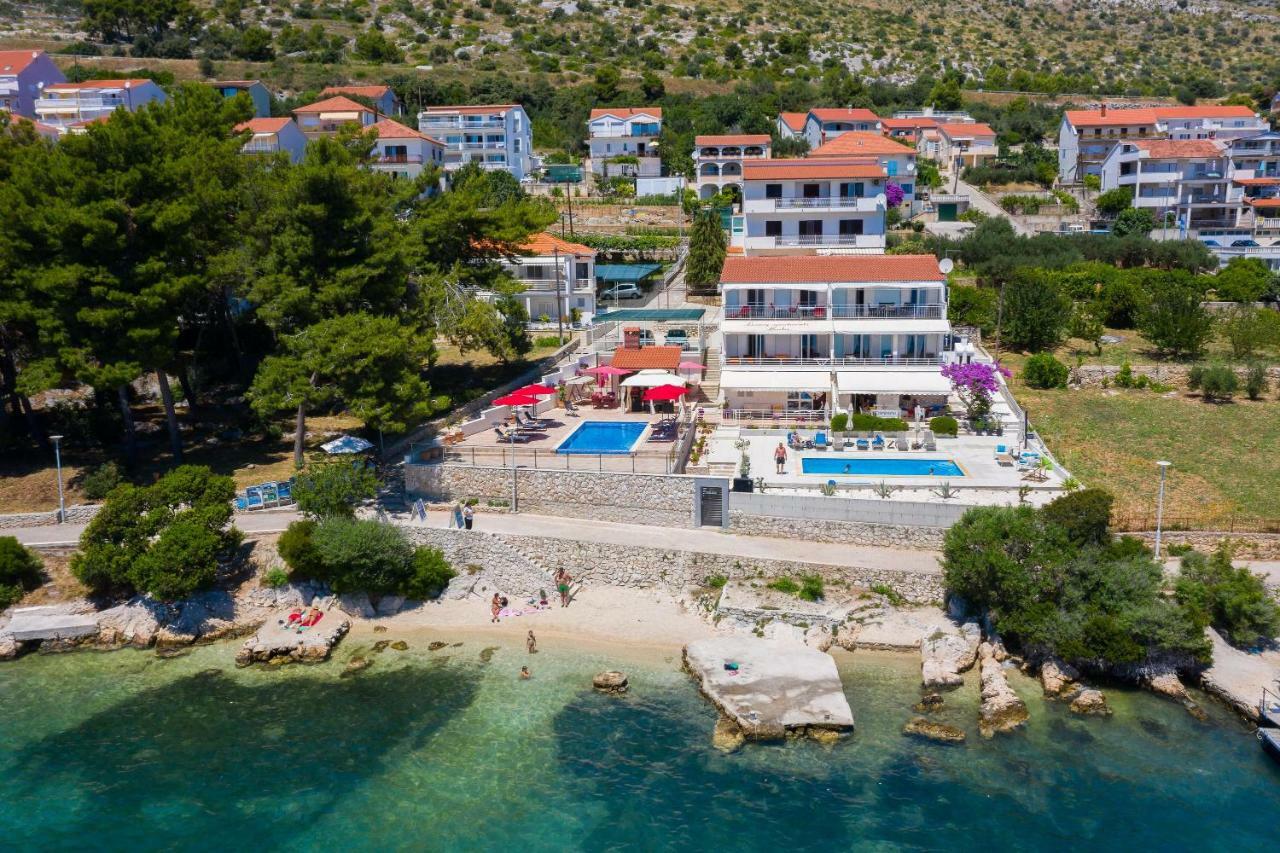 Gem Of The Sea Luxury Beach Apartment With Brand New Heating Infinity Pool Trogir Exterior foto