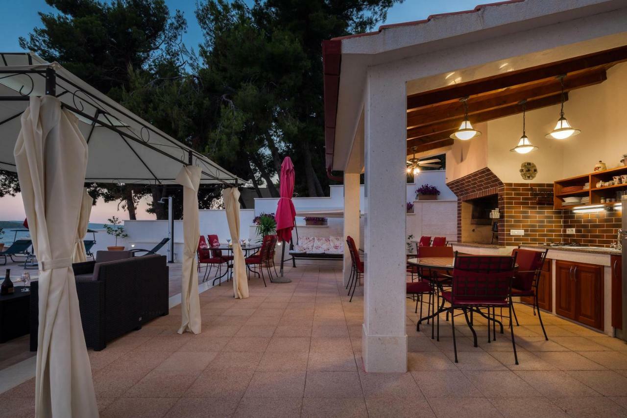 Gem Of The Sea Luxury Beach Apartment With Brand New Heating Infinity Pool Trogir Exterior foto