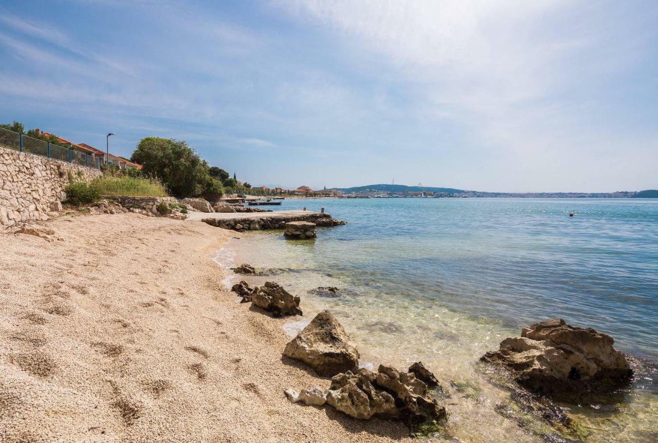 Gem Of The Sea Luxury Beach Apartment With Brand New Heating Infinity Pool Trogir Exterior foto