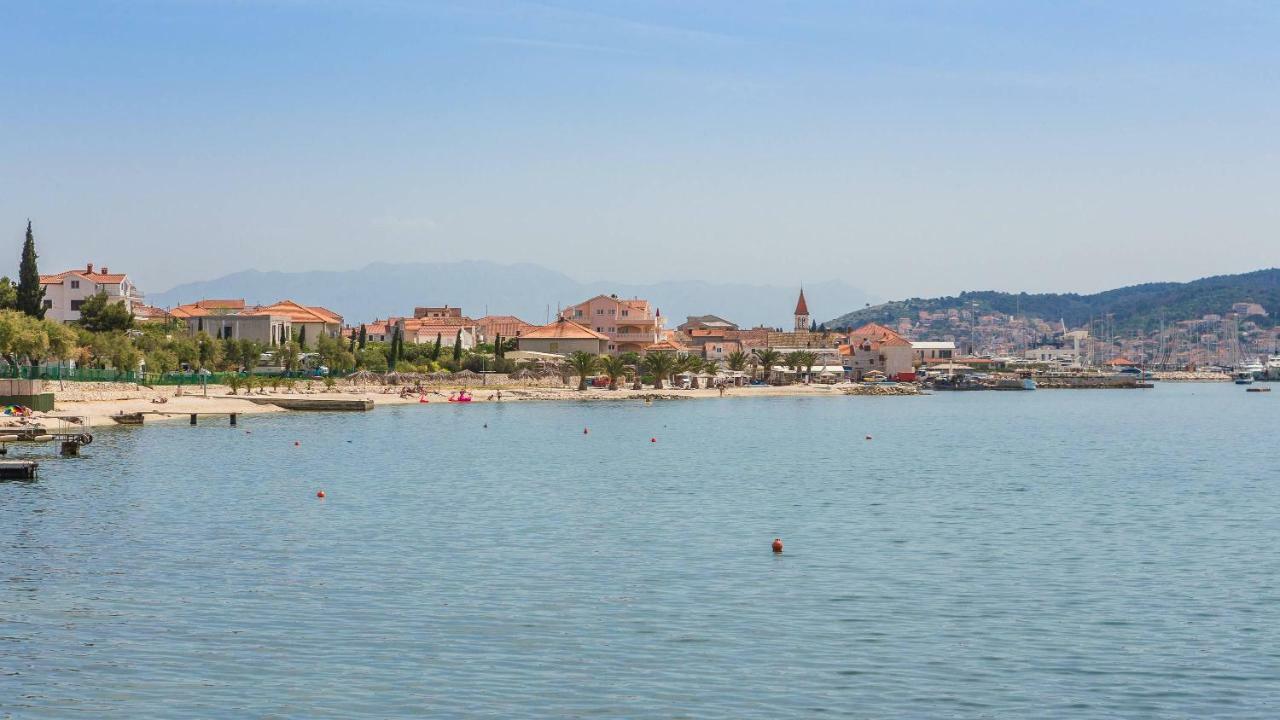 Gem Of The Sea Luxury Beach Apartment With Brand New Heating Infinity Pool Trogir Exterior foto