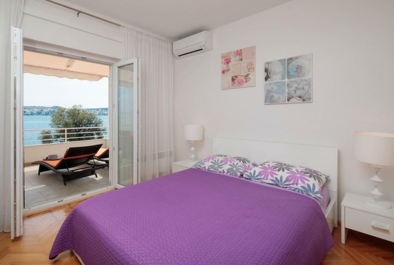 Gem Of The Sea Luxury Beach Apartment With Brand New Heating Infinity Pool Trogir Exterior foto