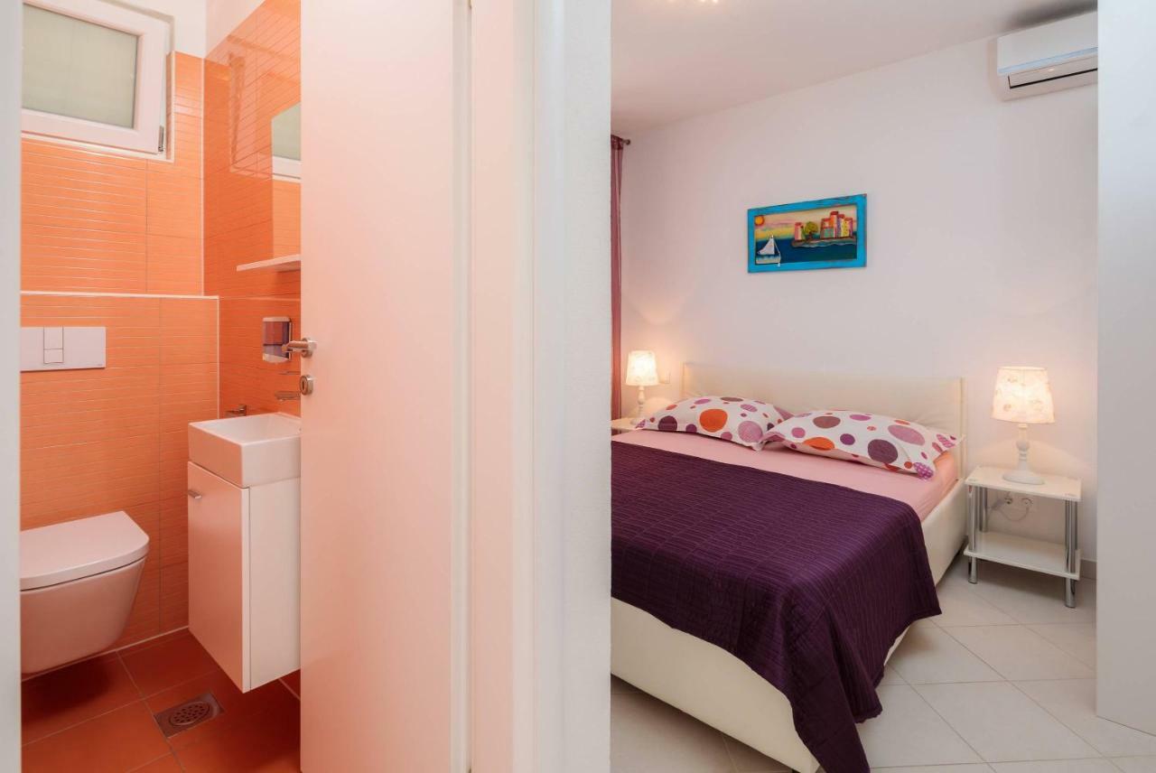 Gem Of The Sea Luxury Beach Apartment With Brand New Heating Infinity Pool Trogir Exterior foto