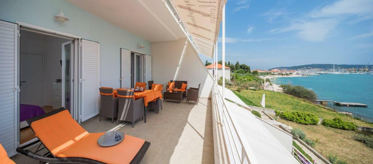Gem Of The Sea Luxury Beach Apartment With Brand New Heating Infinity Pool Trogir Exterior foto
