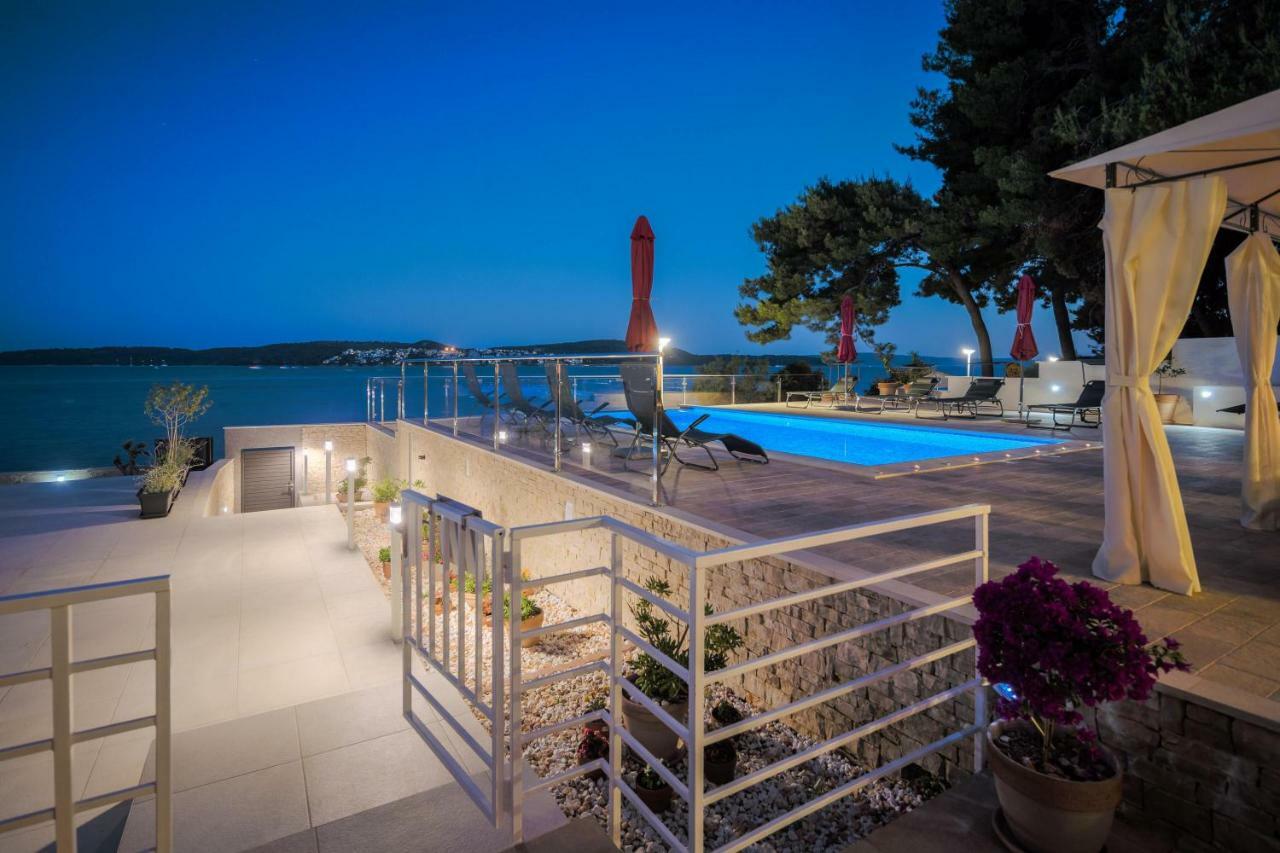 Gem Of The Sea Luxury Beach Apartment With Brand New Heating Infinity Pool Trogir Exterior foto